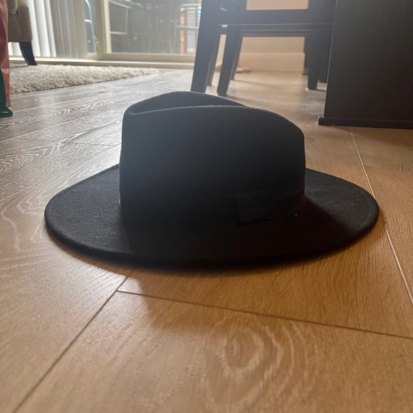 H&M Black Hat - Picture 2 of 4